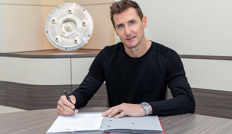 Miroslav Klose akan menjadi asisten Hansi Flick di Bayern Munich pada musim depan.